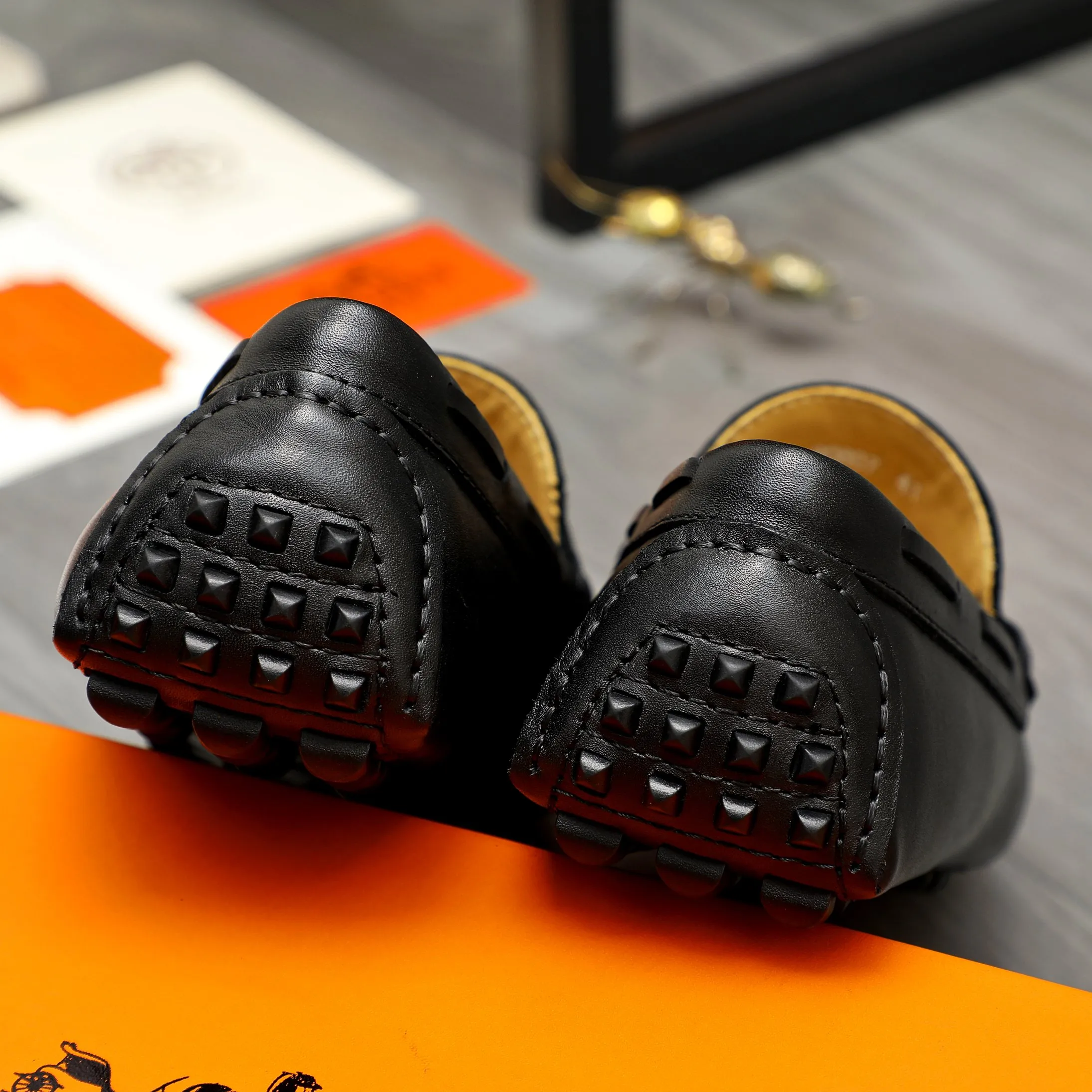 Men's shoes 💰420 Product trademark: HERMES "Hermes" casual slip-on shoes Regular size: 38-46 (45.46 custom-made, non-returnable) Product materials: Selected high-quality cowhide upper, sheepskin lining, non-slip bean outsole